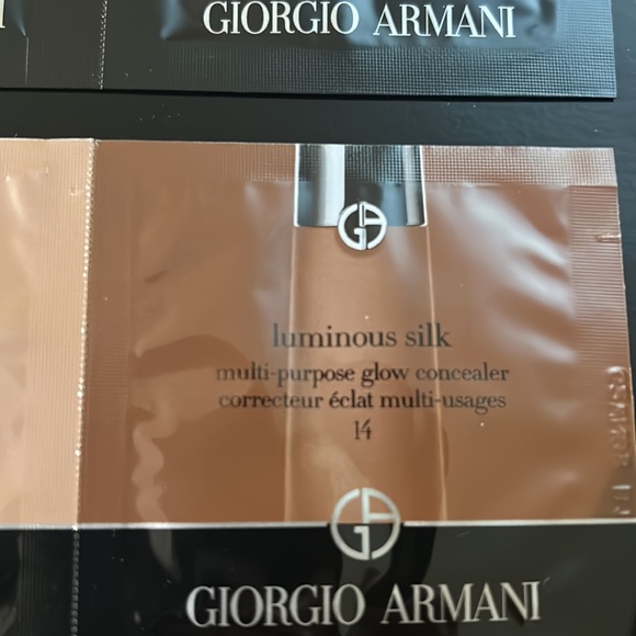 Giorgio Armani Red Cosmetic Pouch Set - Picture 11 of 13
